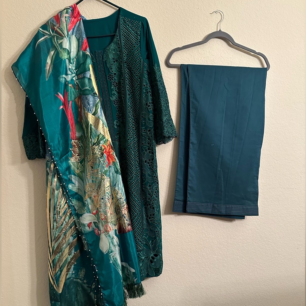 Pakistani Indian - 3 Piece Suit - NWOT